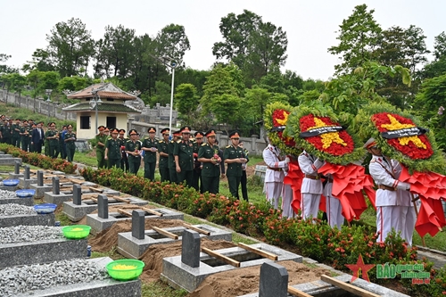 Thượng tướng Võ Minh Lương dự Lễ truy điệu, an táng hài cốt liệt sĩ tại tỉnh Thừa Thiên Huế